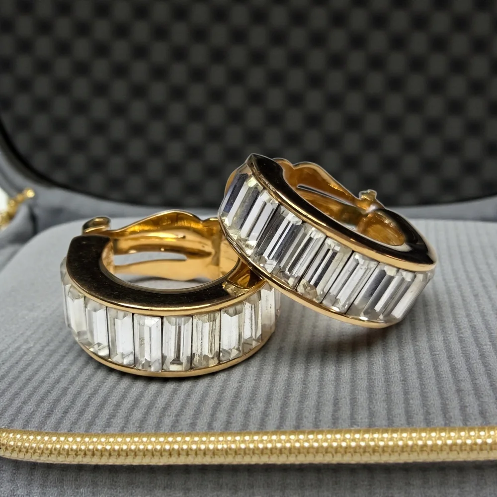 JOAN RIVERS Vintage Gold Plated Chunky Crystal Hoop Clip-on Earrings - Picture 1 of 5